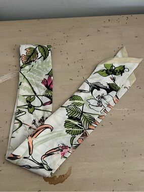 Floral Skinny Scarf Tie in White and Green